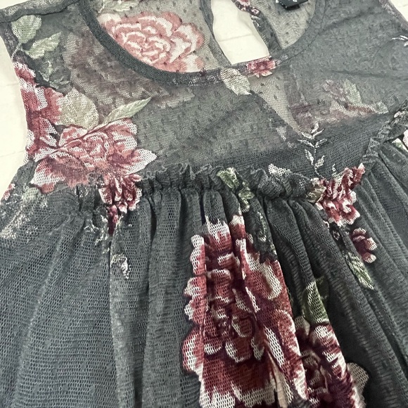 Torrid Floral Gray Sleeveless Mesh Overlay Romantic Blouse Size 0 - Picture 4 of 12